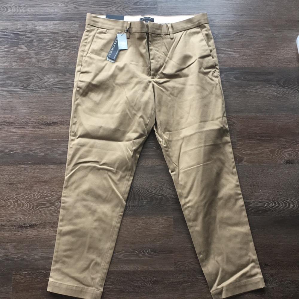 Banana Republic rapid movement chino